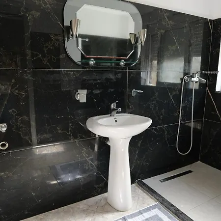 In Delvine Villa